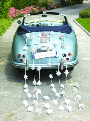 Girlandy s rozetami na svatební auto bílá 10ks 300cm